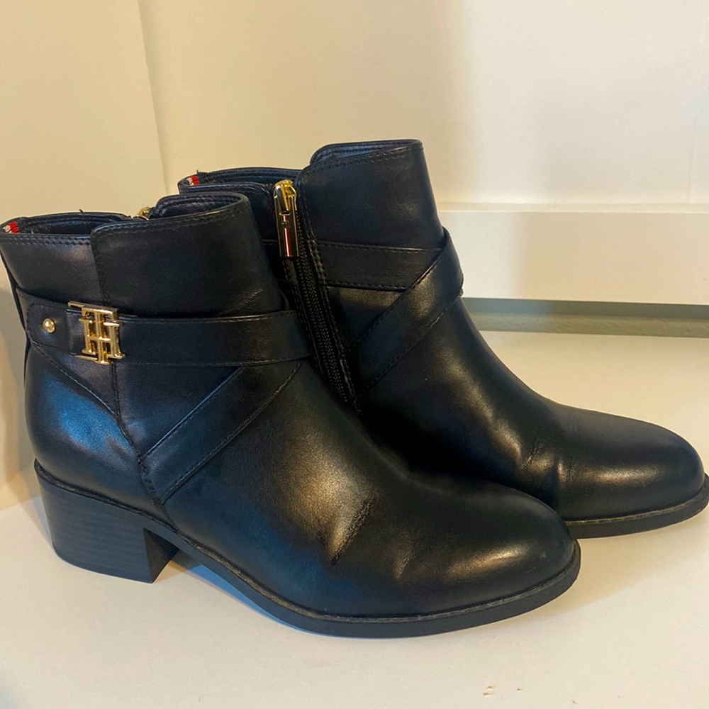 Tommy Hilfiger Diyana Block Heel Ankle Boots